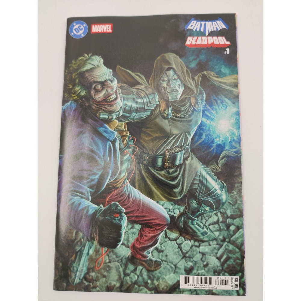 Batman‎ Deadpool 1 Comic Book DC Marvel Joker Doctor Doom Lee Bermejo Cover
